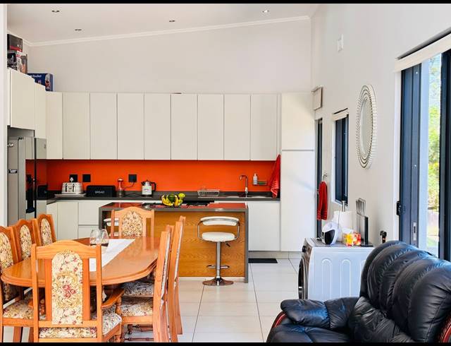 4 BEDROOM HOUSE FOR SALE IN PALM LAKES ESTATE